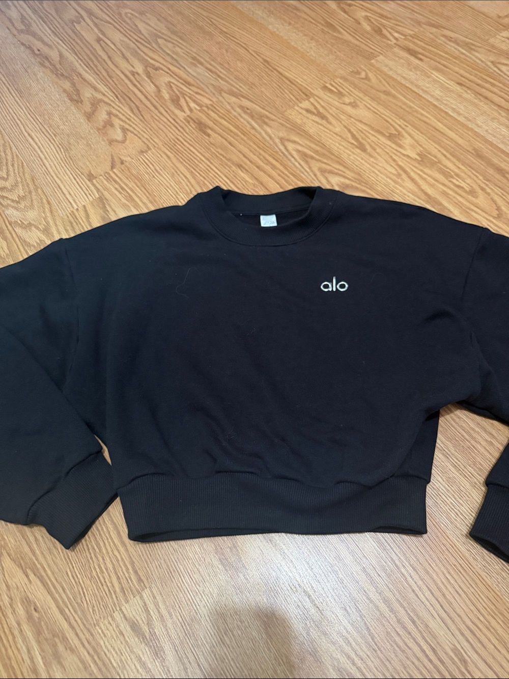 ALO Yoga women’s Black Crewneck Sweatshirt with Small White Logo ( worn once)